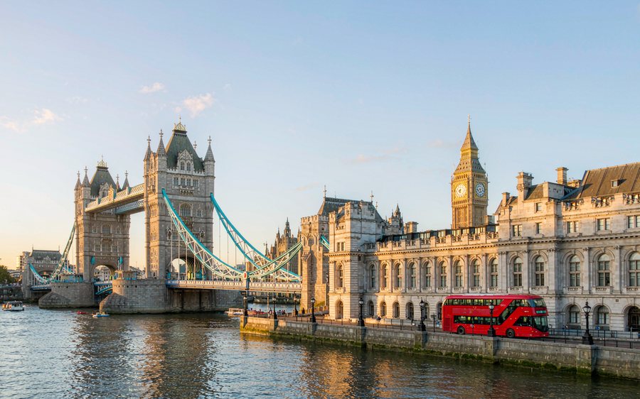 英国 · 伦敦塔桥与红色双层巴士