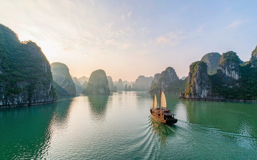 越南 · 下龙湾喀斯特山海